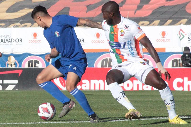 Esta fue la camiseta que utilizó Audax Italiano ante Cobresal / Photosport