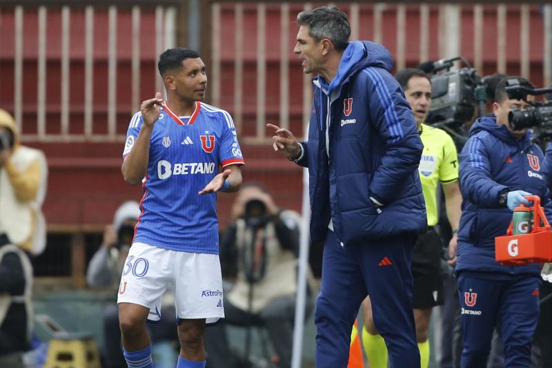 Cristian Palacios busca acelerar el proceso de nacionalización para continuar en la U. / Photosport