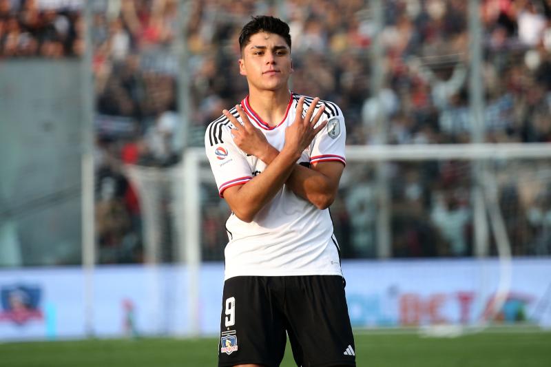 Damían Pizarro realizó una llamativa celebración en el triunfo de Colo Colo. / Photosport