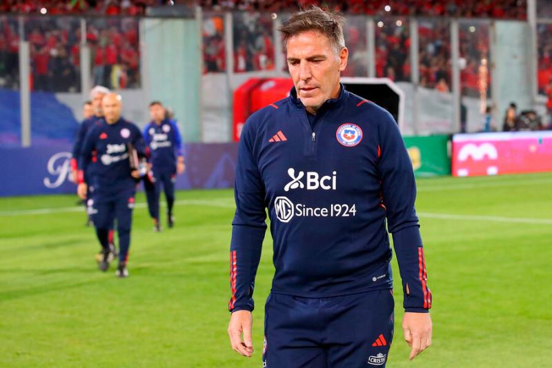 Eduardo Berizzo fue despedido de la Roja por la pobre campaña en las Eliminatorias - Crédito: Photosport.