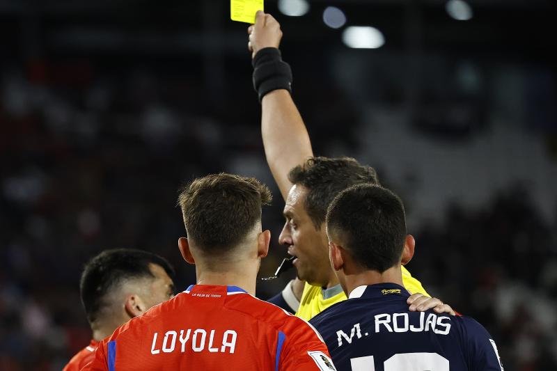 Gary Medel se ganó una tarjeta amarilla y será baja ante Ecuador - Créditos: Photosport