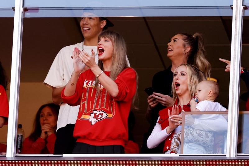 AFP - Taylor Swift ha sido captado viendo jugar a Travis Kelce.