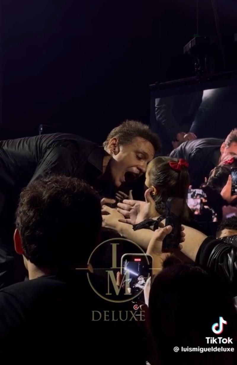 TikTok (@luismigueldeluxe) - Luis Miguel besa a una niña