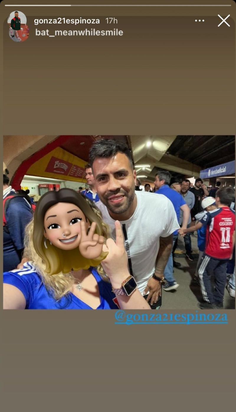 Gonzalo Espinoza en el estadio con una hincha - Créditos: Instagram