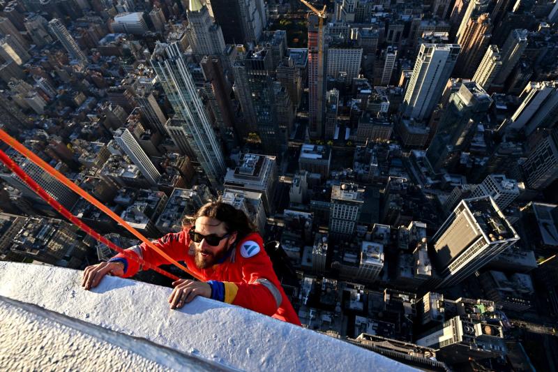 AFP - Jared Leto escalando el Empire State.