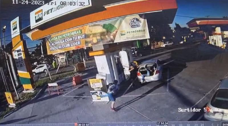 Carabineros - Conductor retenido en el maletero de su auto