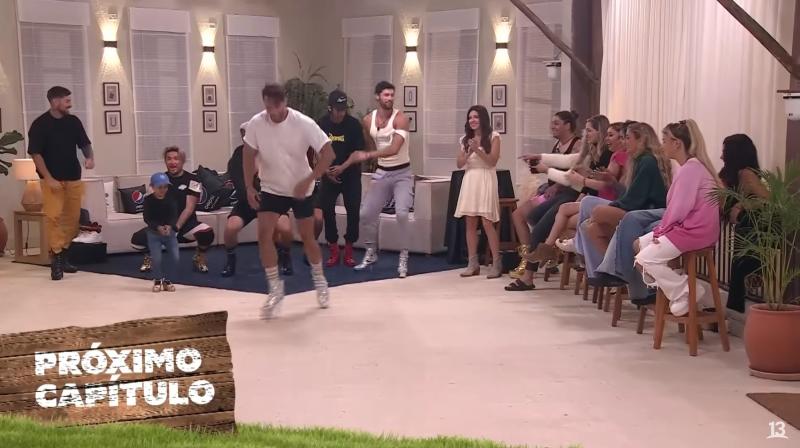 Canal 13 - Hombres bailan con tacos en Tierra Brava