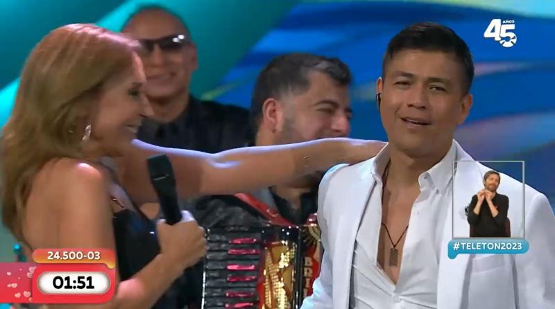 Teletón 2023 - Karen Doggenweiler y Americo se dieron un besito
