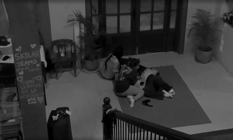 Canal 13 - Camila Arismendi y Shirley Arica ayudaron a "La Guarén" en "Tierra Brava".