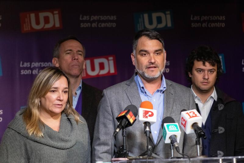 Agencia Uno - UDI emplaza a Matthei por tema constitucional