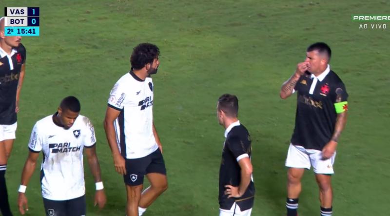 Gary Medel sacó de sus casillas a Diego Costa en el Brasileirao.