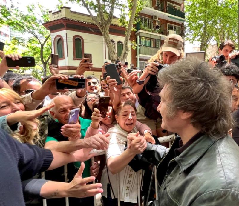 X @JMilei - Javier Milei luego de votar en las elecciones en Argentina el 19 de noviembre 2023