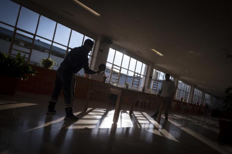 AFP - España apuesta por mezclar a hombres y mujeres en las cárceles mixtas