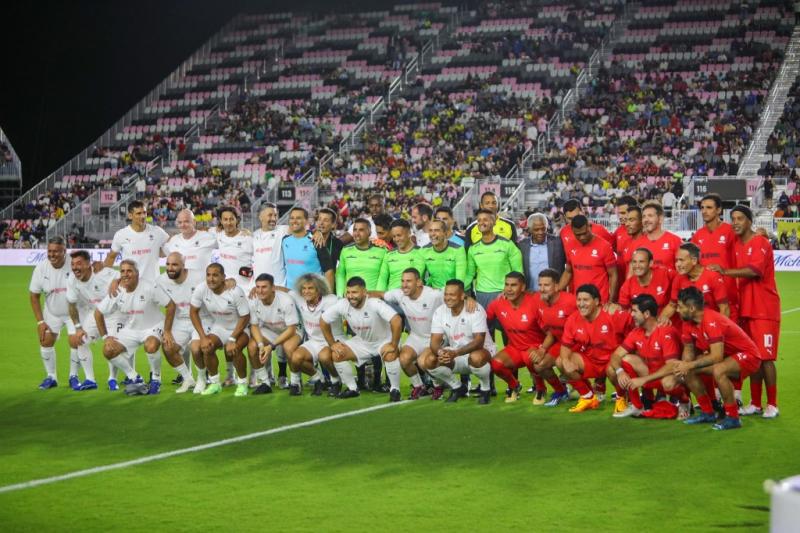 AFP - Partido de leyendas: Tango vence a Samba en una fiesta en Miami