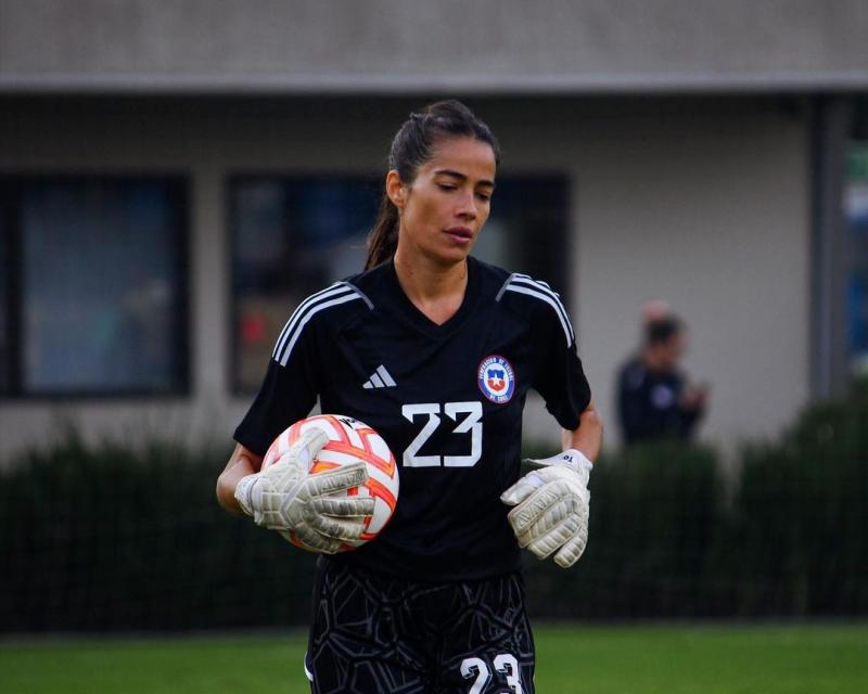 Ryann Torrero estaría fuera de la Roja femenina por una interna en el camarín. / @ryanntorrero