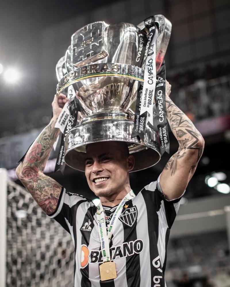 Bicampeón de América con La Roja estaría cerca de ser compañero de Gary Medel en Vasco. Imagen: Instagram.