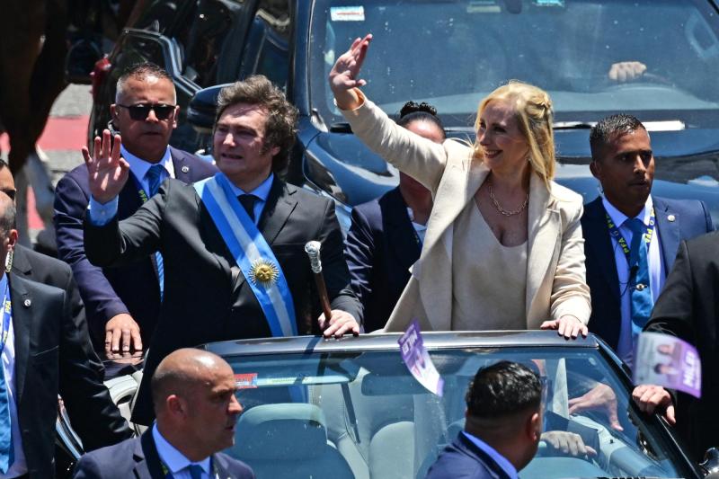 AFP - Lanzaron botella a Javier Milei en Buenos Aires