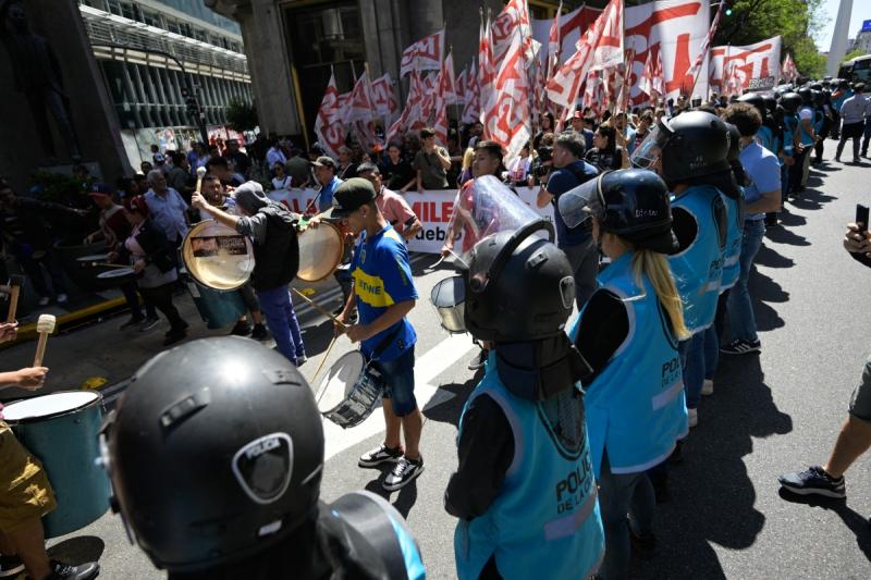 AFP - Protestas en Argentina contra Milei