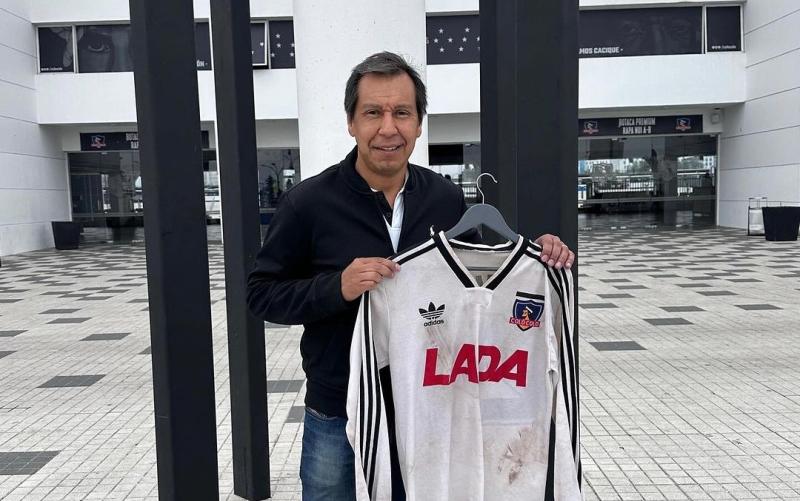 Leonel Herrera se llenó de críticas del Coca Mendoza tras subastar su camiseta de la Copa Libertadores 1991. (@thedreamauctions)