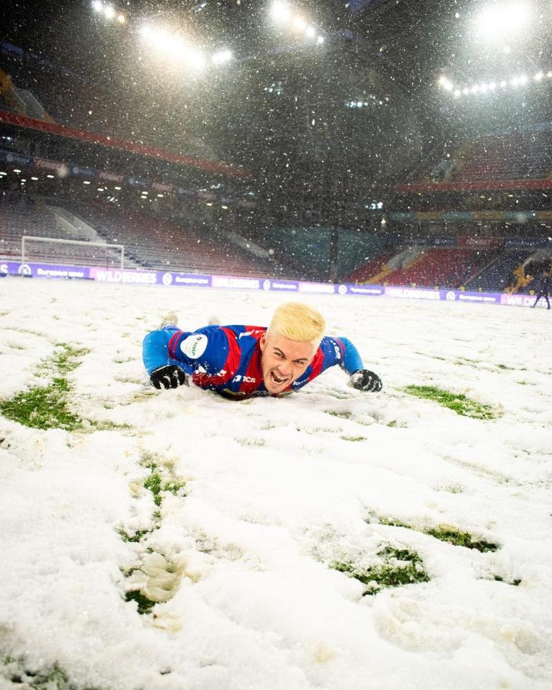 Víctor Felipe Méndez disfruta de la nieve en Rusia. / Foto: @pfc_cska