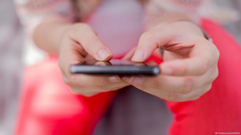 DW - Aunque la nomofobia aún no está completamente reconocida como una condición, diversos estudios han explorado sus efectos.