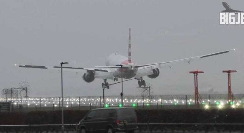 El impactante registro del brusco y aterrador aterrizaje de un avión en el aeropuerto de Londres
