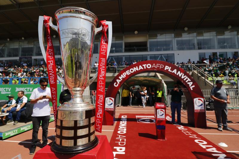 La ANFP entregará un millonario premio al próximo campeón del fútbol chileno. / Agencia Uno