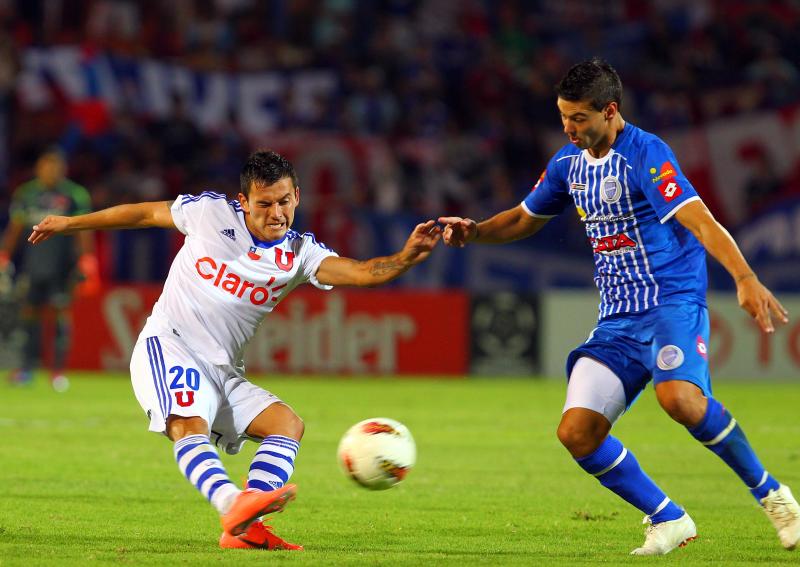 La U derrotó a Godoy Cruz en la Copa Libertadores 2012. Ahora el 'Tomba' enfrentará a Colo Colo - Créditos: Agencia UNO