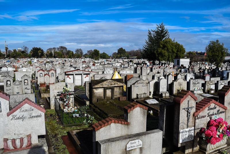 "Si no despierto de la operación...": Viralizan increíble historia de una tumba del cementerio de Temuco