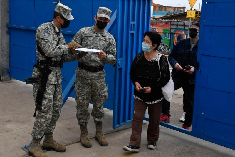 Agencia Uno - Las mesas no podrán cerrar si es que hay electores presentes esperando para sufragar