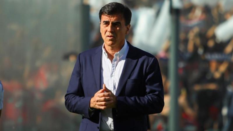 Gustavo Quinteros deja atrás a Colo Colo y arriba al Vélez Sarsfield