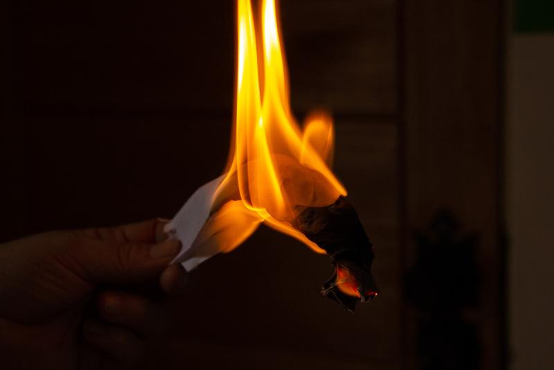 Agencia Uno - Quemar algo, una de las cábalas de Año Nuevo