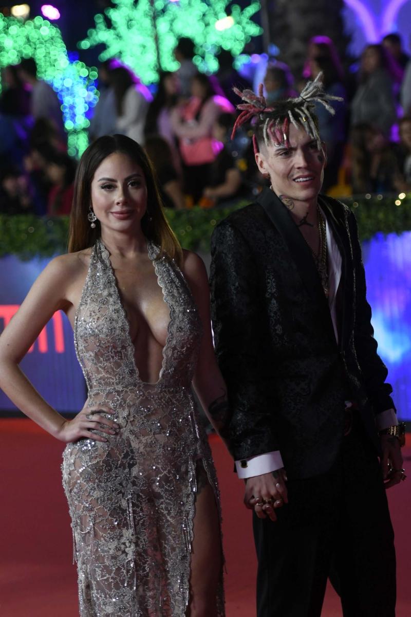 Agencia Uno -Ignacia Michelson y Marcianeke en la gala de Viña.