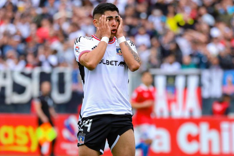 Jordhy Thompson no alcanzó a sumar 30 partidos con Colo Colo / Agencia UNO