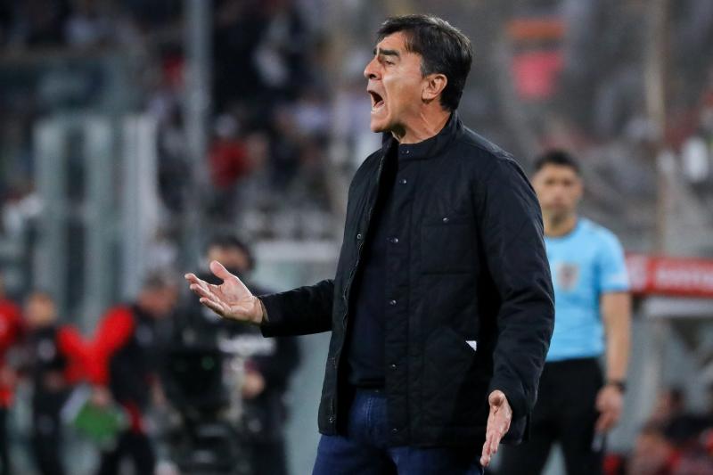 Gustavo Quinteros busca club tras salir de Colo Colo - Crédito: Agencia UNO