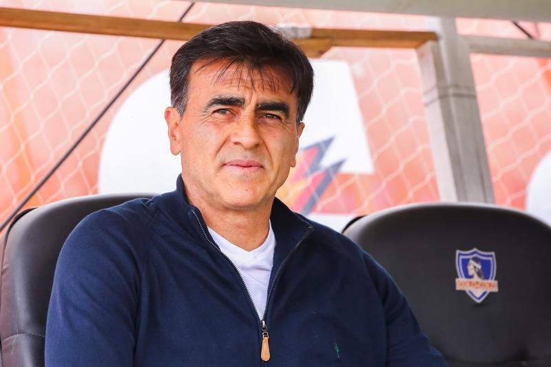 Gustavo Quinteros termina contrato en Colo Colo y su futuro apunta a una salida / Agencia Uno