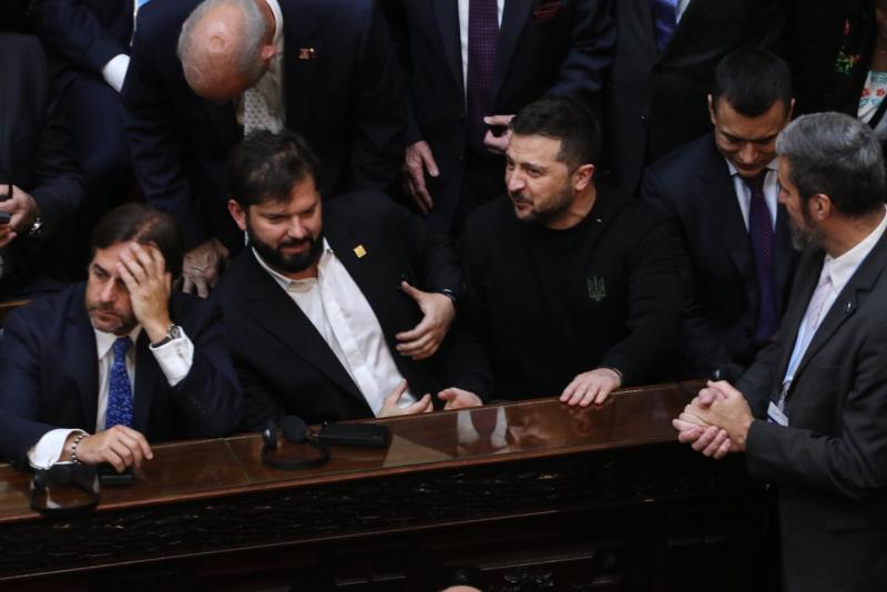 Agencia Uno - Gabriel Boric y Volodimir Zelenski