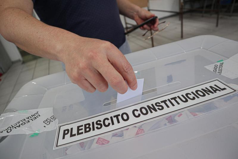 Agencia Uno (referencial) - Hombre dejó carnet en vez de voto