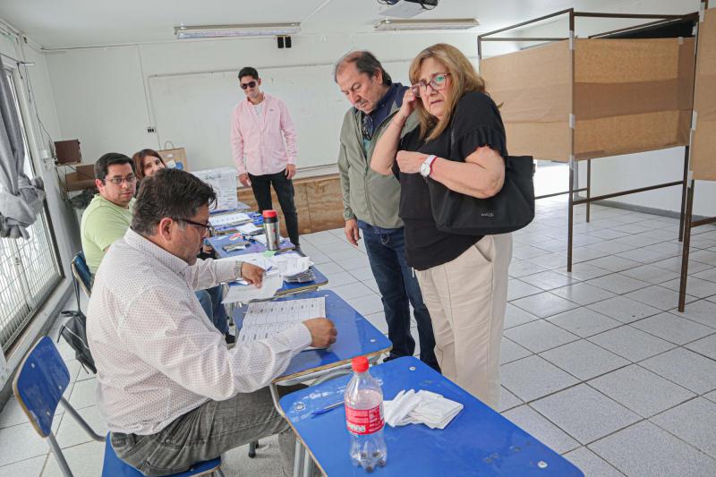 Agencia Uno (referencial) - Vocal de mesa es buscado en Iquique