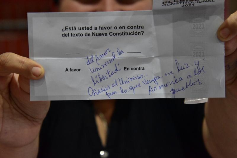Los particulares mensajes en los votos nulos del Plebiscito 2023 - Agencia Uno