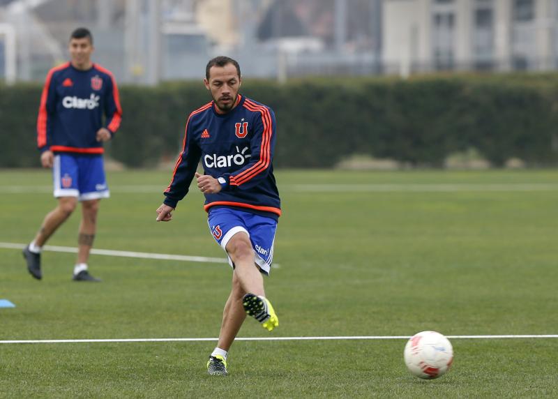 Marcelo Díaz podría pasar a ser uno de los jugadores mejor pagados de la U. / Agencia Uno