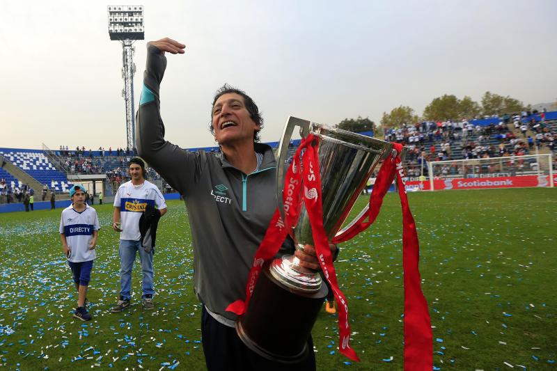 Mario Salas fue el primer técnico bicampeón con la UC - Créditos: Agencia UNO