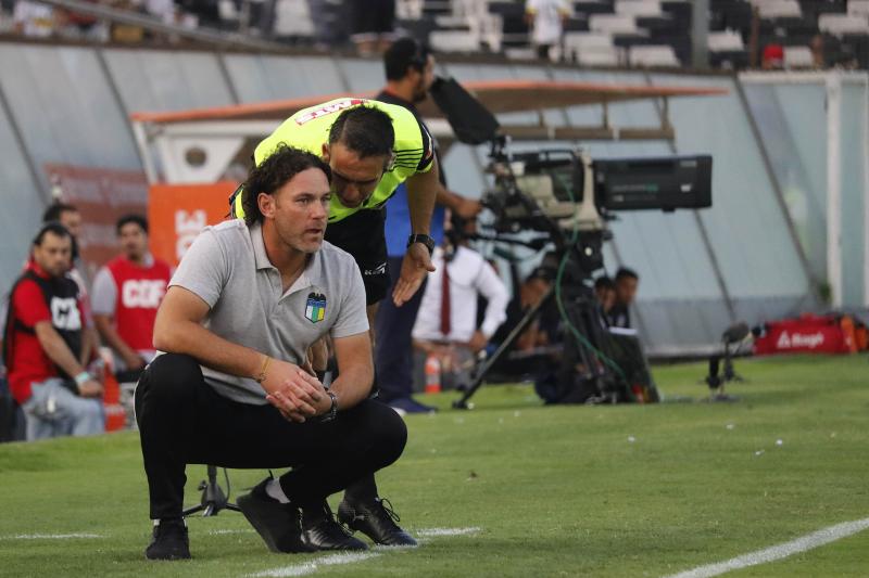 Gabriel Milito se bajó de la pelea por ser DT de Colo Colo. / Agencia Uno