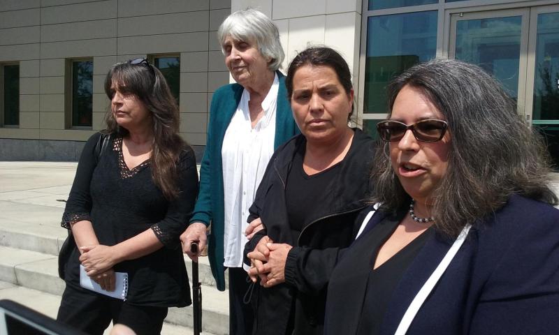 AFP - Familia de Víctor Jara, entre ellas Joan. Pedro Barrientos llegará este viernes a Chile