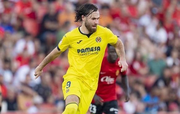 Ben Brereton sufrió en el empate 1-1 del Villarreal ante Sevilla.