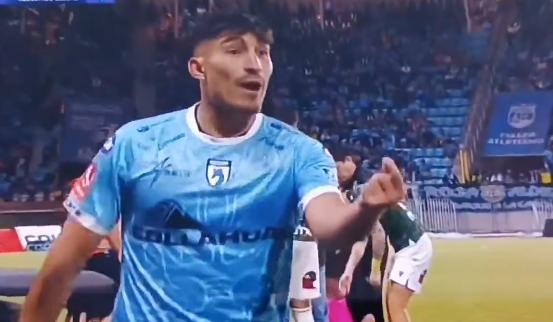 Mathias Pinto alcanzó a estar tres minutos en cancha / Captura TNT Sports