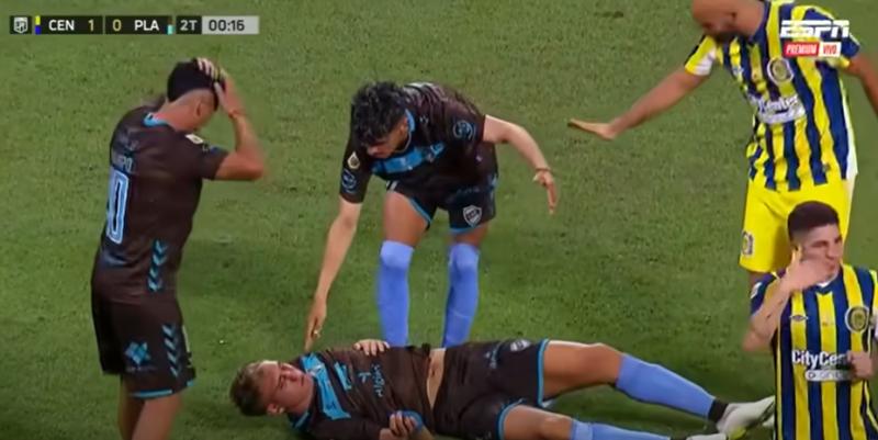 Hijo de Mauricio Pellegrino sufrió violento choque en la final de la Copa de La Liga Profesional de Argentina. (Captura de pantalla)