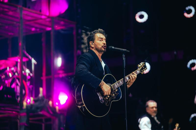 Ricardo Arjona explicó bulto durante su concierto en Chile