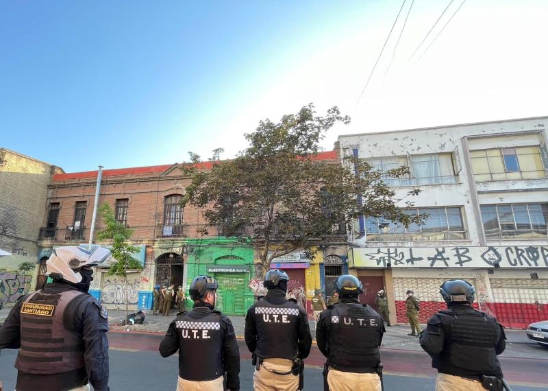 X - Desalojan cité en Santiago Centro