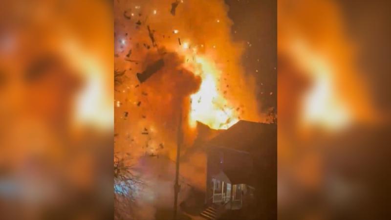 Twitter - Captan impresionante explosión en casa de Estados Unidos